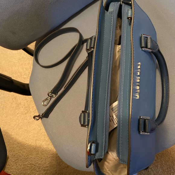 selling my mk bag - Picture 3 of 3